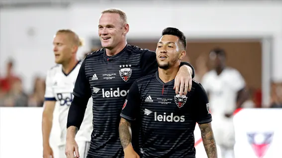  Wayne Rooney helpt team aan sensationele overwinning