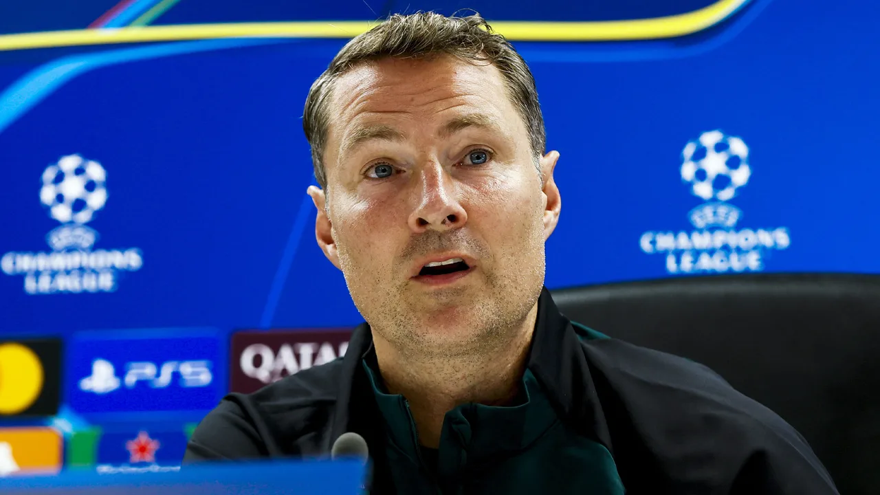 Brian Priske lijkt te hinten op einde van 'huddle' bij Feyenoord