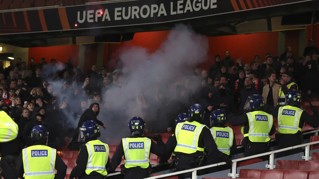 UEFA start tuchtprocedure naar ongeregeldheden PSV-fans in Londen