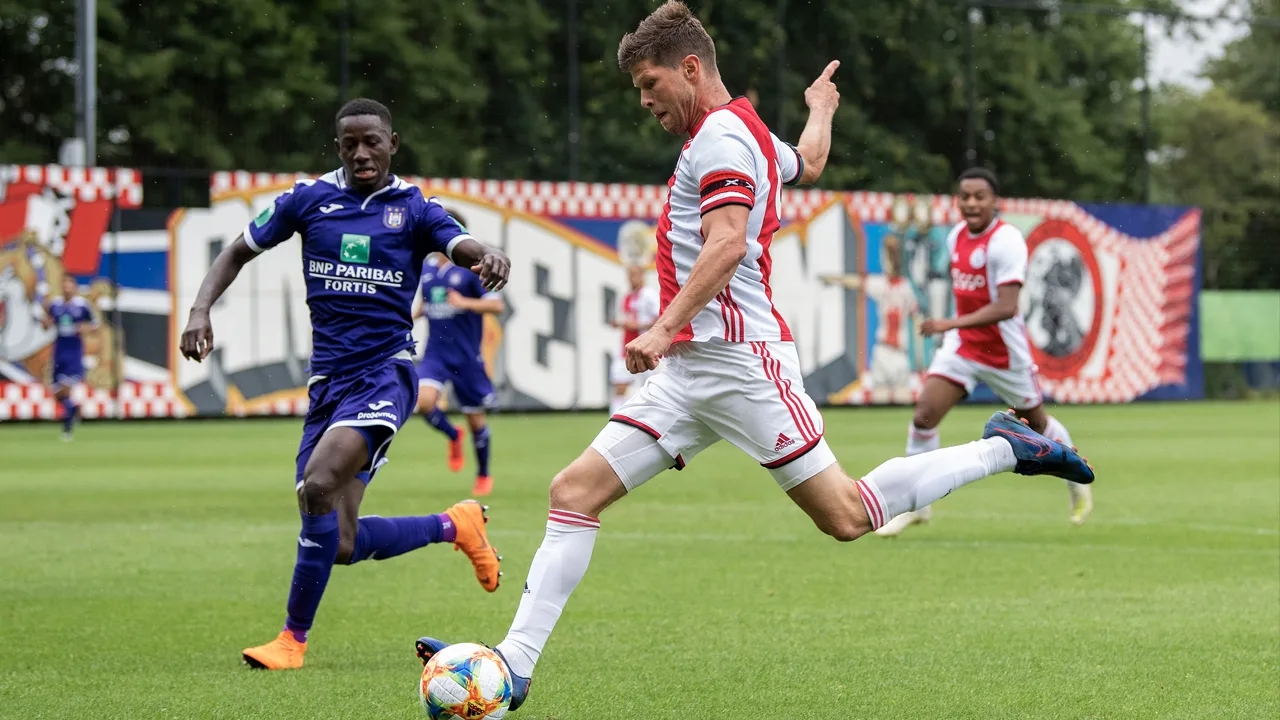 Ajax ruim langs Anderlecht op De Toekomst