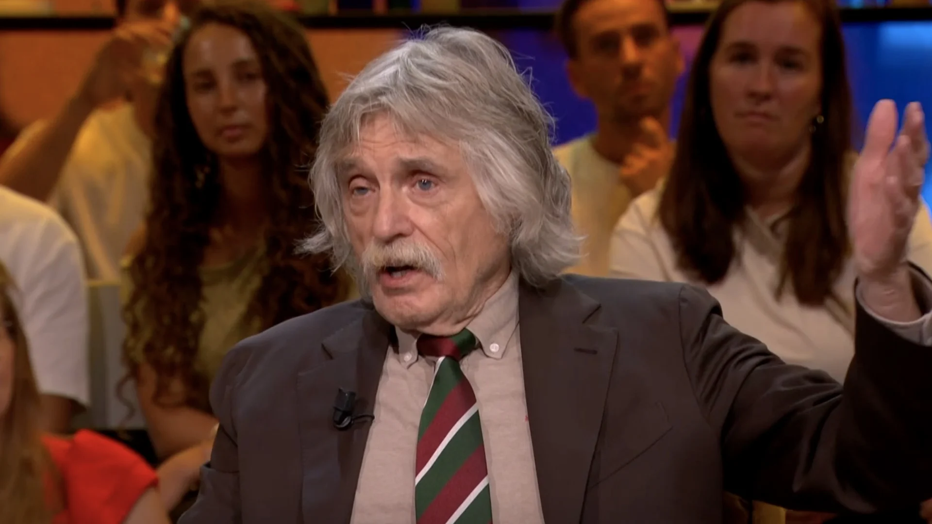 Johan Derksen over Vandaag Inside Oranje-bargast: 'Hij vindt zichzelf een Hollywood-ster!'
