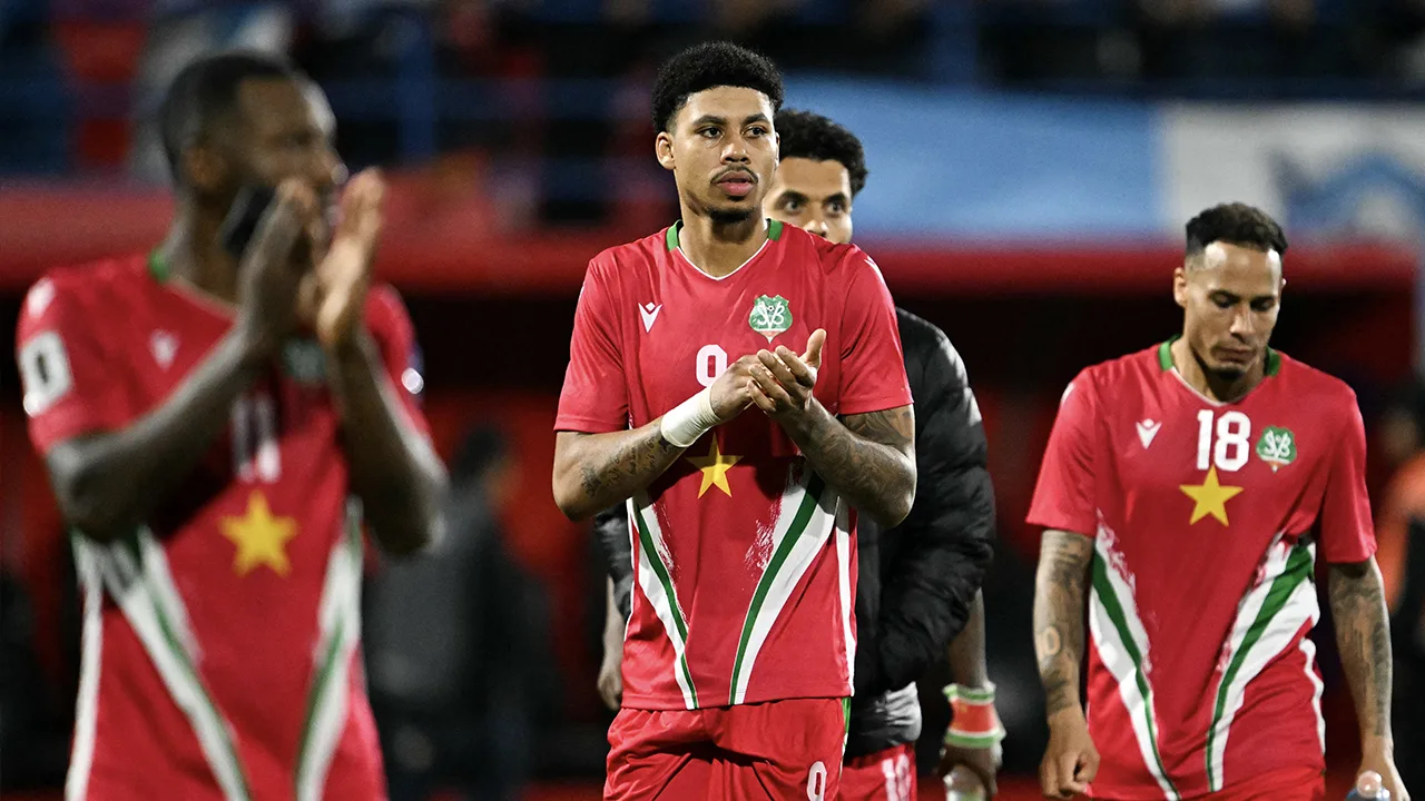 Videogoal: Suriname mag door laat doelpunt hoop houden op WK ondanks pijnlijke nederlaag