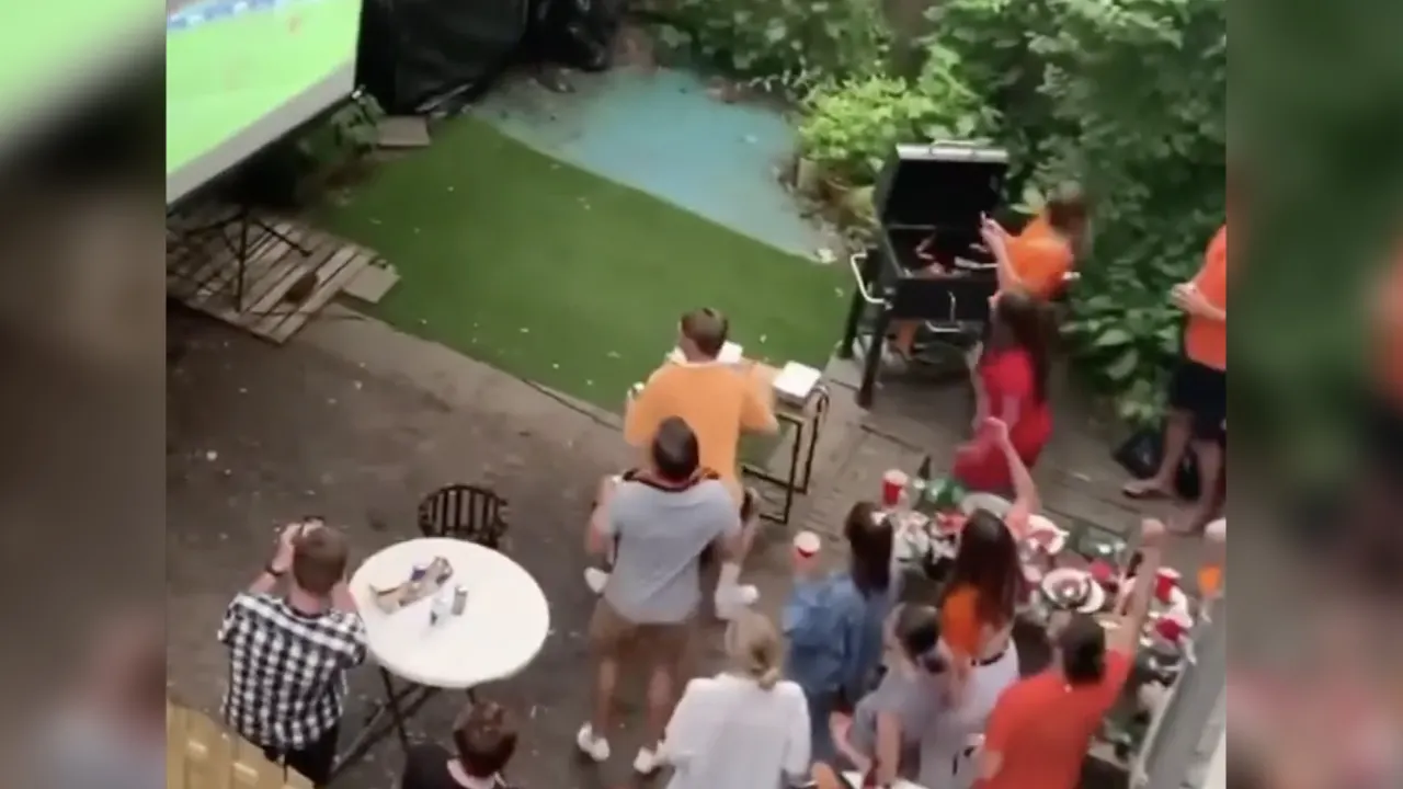 GOUD! Oranje-fans nemen buren met vertraagde stream in de maling