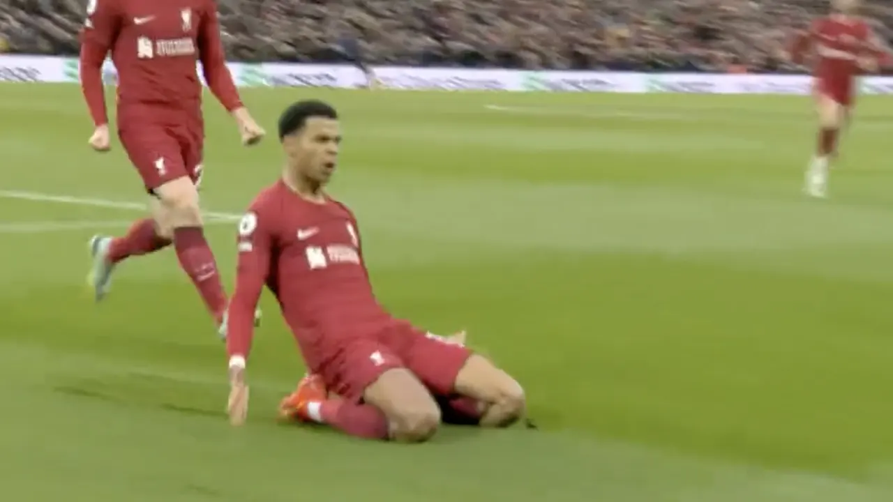 Videogoals: Cody Gakpo scoort twee keer en vernedert Manchester United