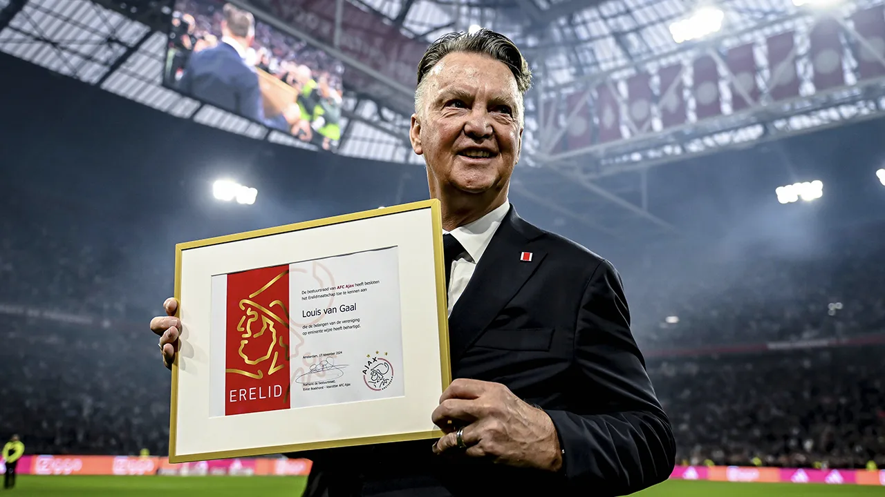 'Ajax gaat verder met Louis van Gaal'