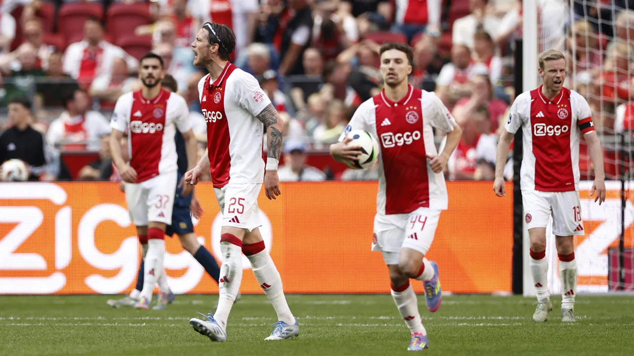 'Ajax heeft het geluk van de kampioen door tegen Sparta nog een punt te pakken'