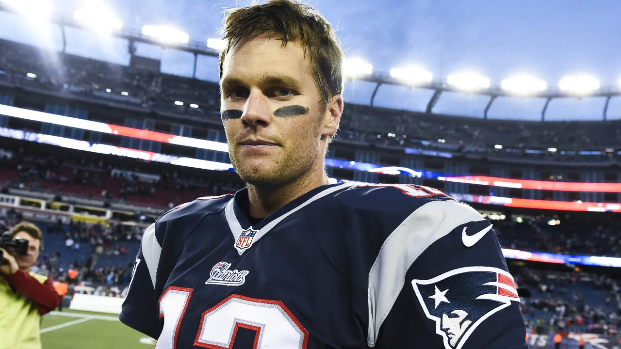 Fan betaalt half miljoen voor laatste touchdown-football Brady, enkele uren voor bekendmaking rentree