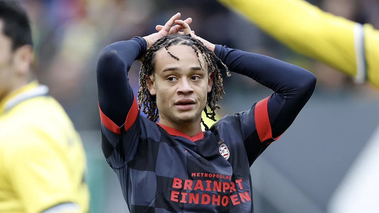 Ploeterend PSV lijdt puntenverlies dankzij strafschop Fortuna in 98(!)ste minuut