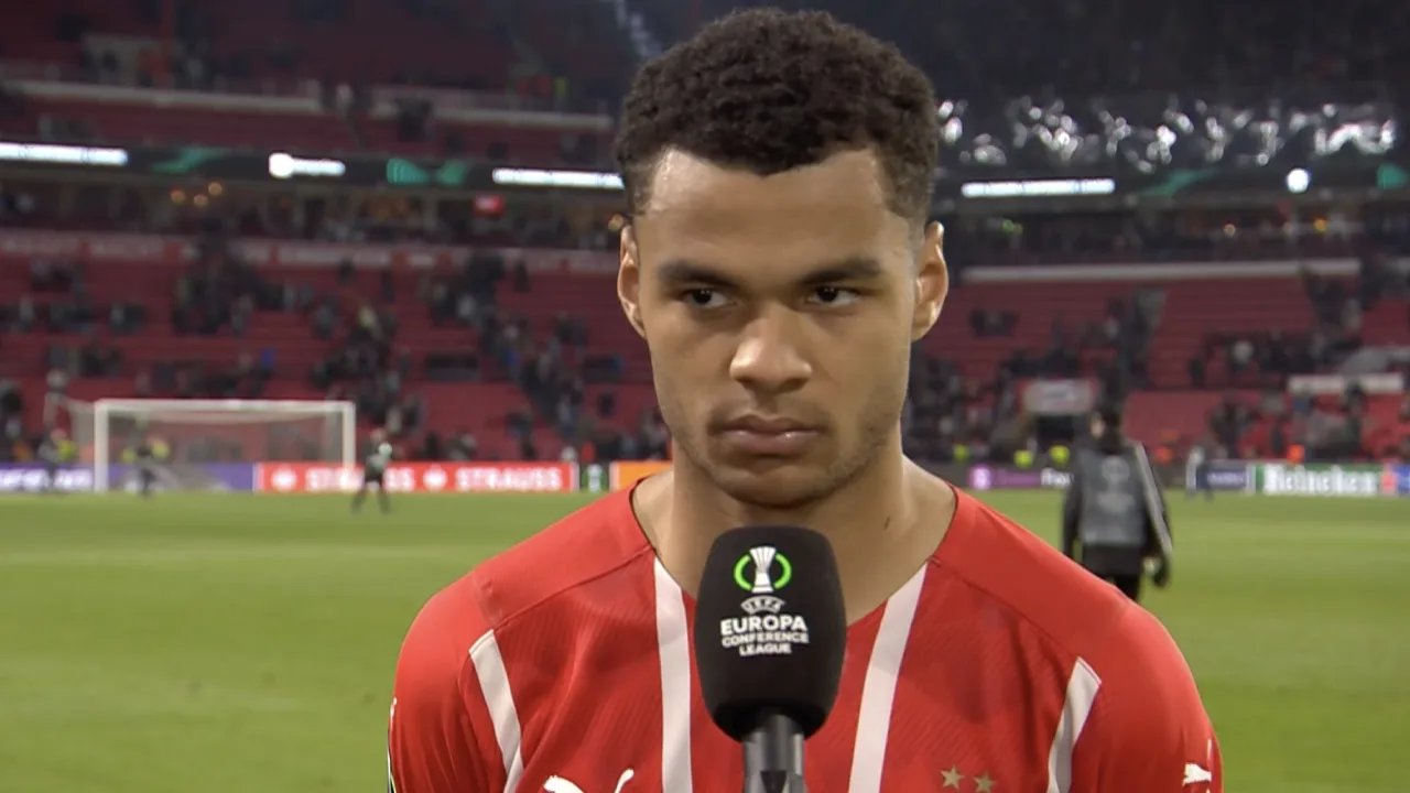 Gakpo baalt: 'Zonde dat je het zo weggeeft'