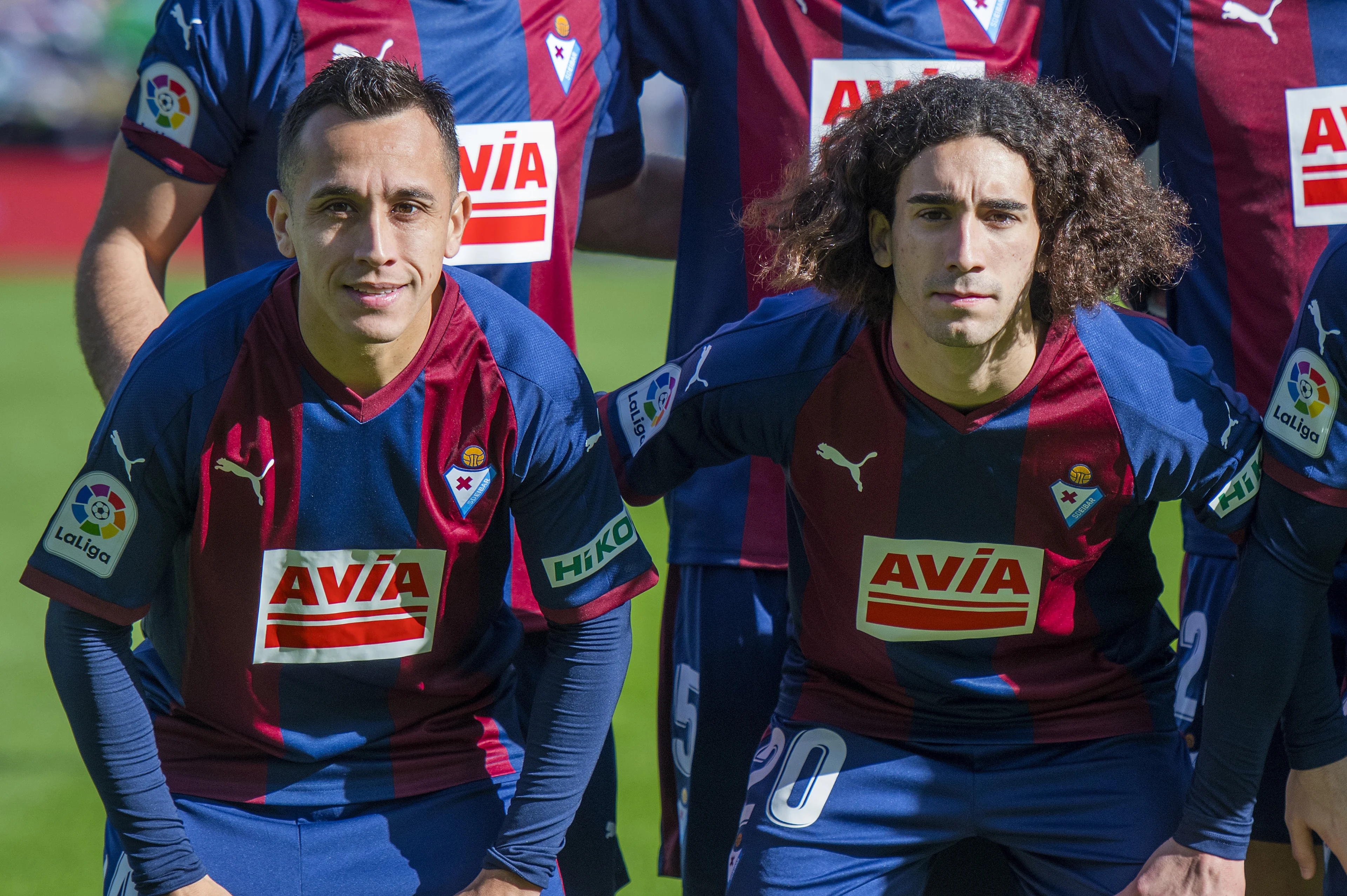 Barcelona haalt Puyol-lookalike Cucurella terug naar Barcelona