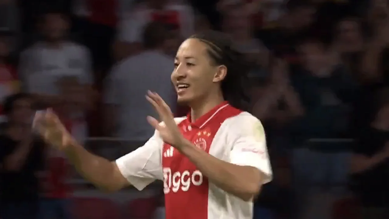 Videogoal: Kian Fitz-Jim opent de score voor Ajax tegen Jagiellonia Białystok