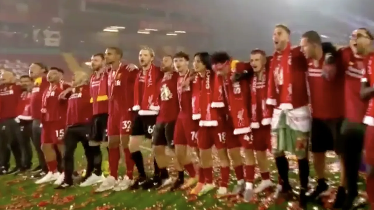PRACHTIG: Liverpool-selectie zingt You'll Never Walk Alone op Anfield