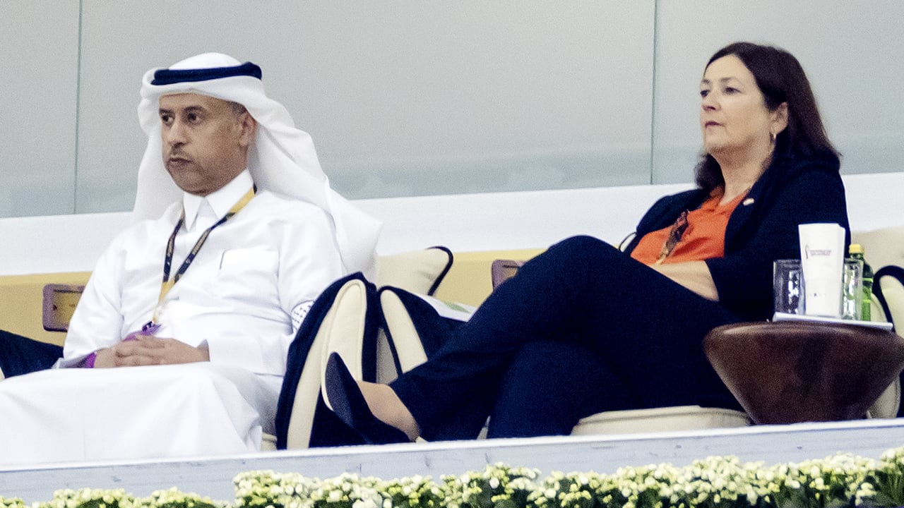 Minister Conny Helder zonder gasdeal terug naar Nederland