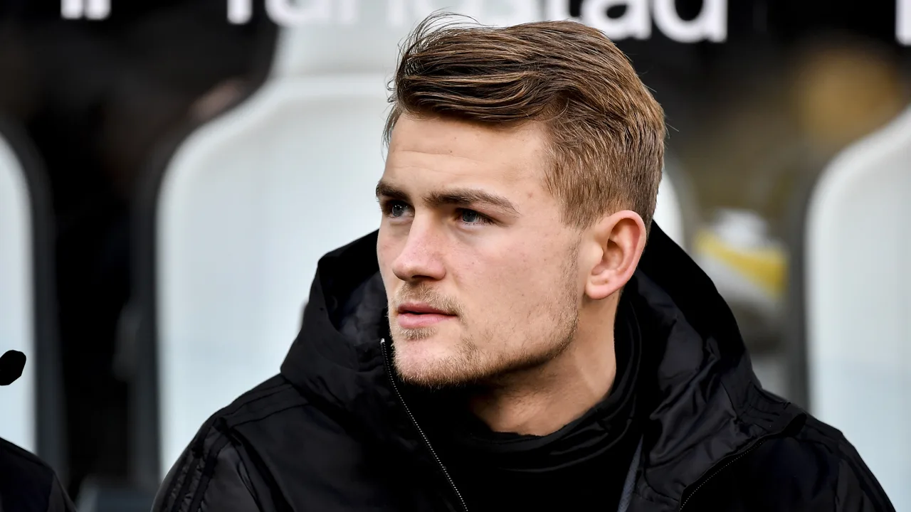 De Ligt valt geblesseerd uit in warming-up van Juventus