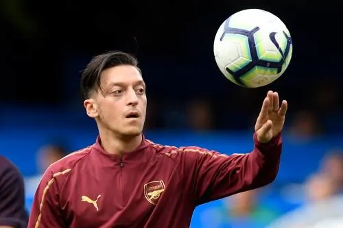 Özil als aanvoerder terug bij Arsenal