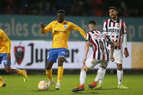 Willem II wint nipt na twee vroege goals Isak