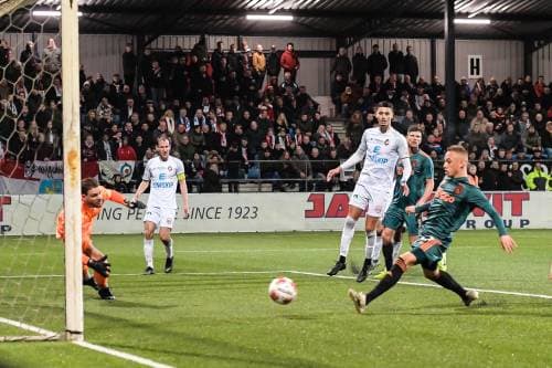 Ajax bekert verder na zege bij Telstar: 3-4