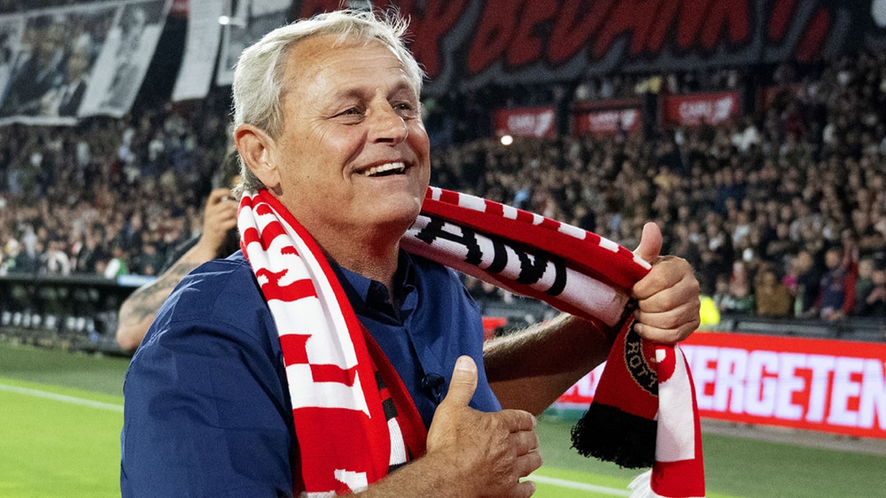 Zoon van oud-Feyenoorder volgt Peter Houtman op als stadionspeaker in De Kuip