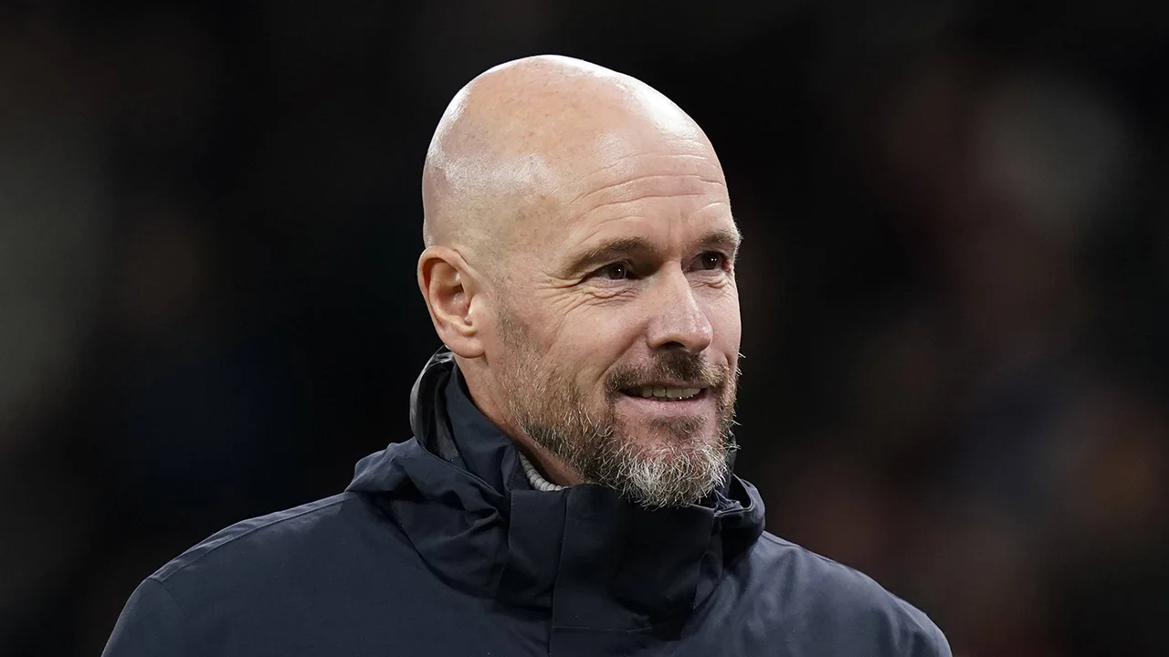 Erik ten Hag ontvangt onderscheiding: 'Ik ben ervan overtuigd dat we op de juiste weg zijn'