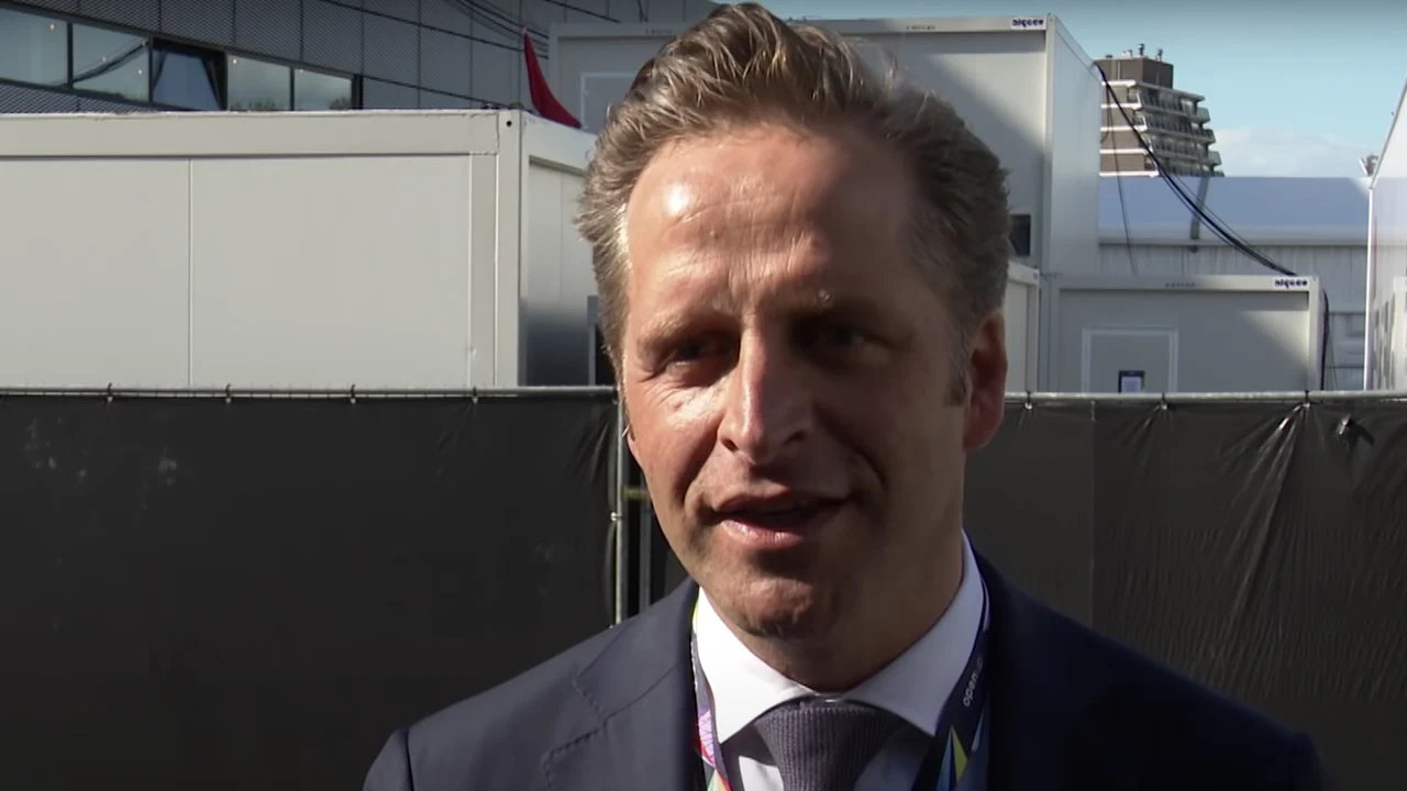 Hugo de Jonge zou bezoek aan Songfestival boven wedstrijd van Feyenoord verkiezen