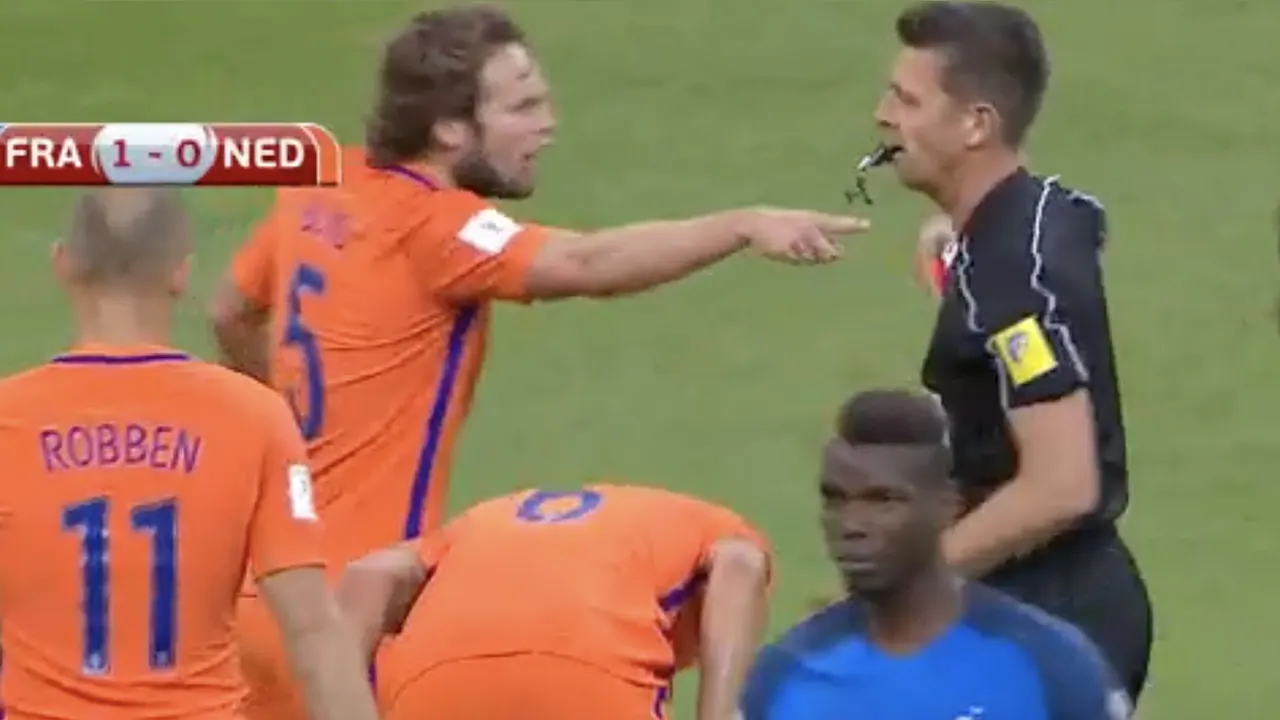 THROWBACK: Blind protesteert hevig tegen scheidsrechter Rocchi (2017)