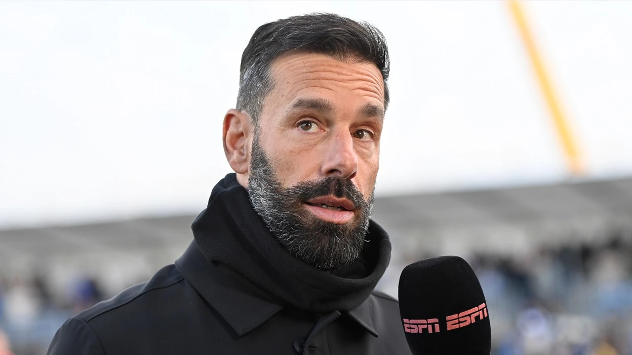 Ruud van Nistelrooij laat voor het eerst van zich horen na zijn vertrek bij PSV