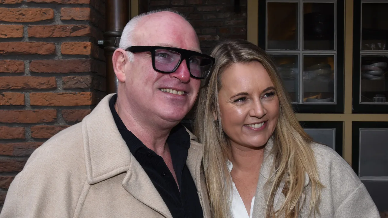 Minouche hint op nieuwe carrière van René van der Gijp: 'Altijd blijven lachen!'