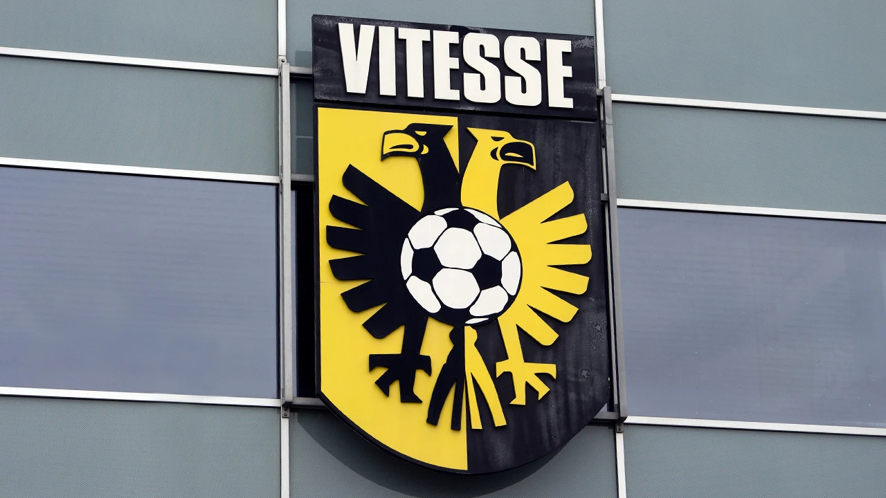 Vitesse voldoet opnieuw niet aan eisen, maar krijgt uitstel van KNVB voor proflicentie
