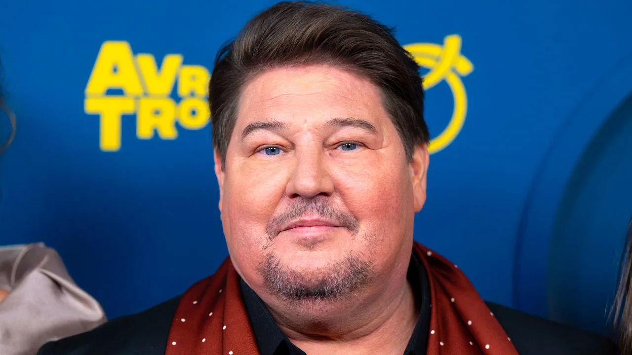 Kijkers genieten van Martijn Krabbé als voice-over bij The Voice: 'Fijn die vertrouwde stem'