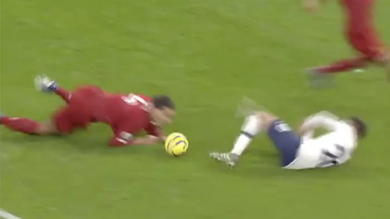 Van Dijk stopt Alli met ijzersterke tackle 