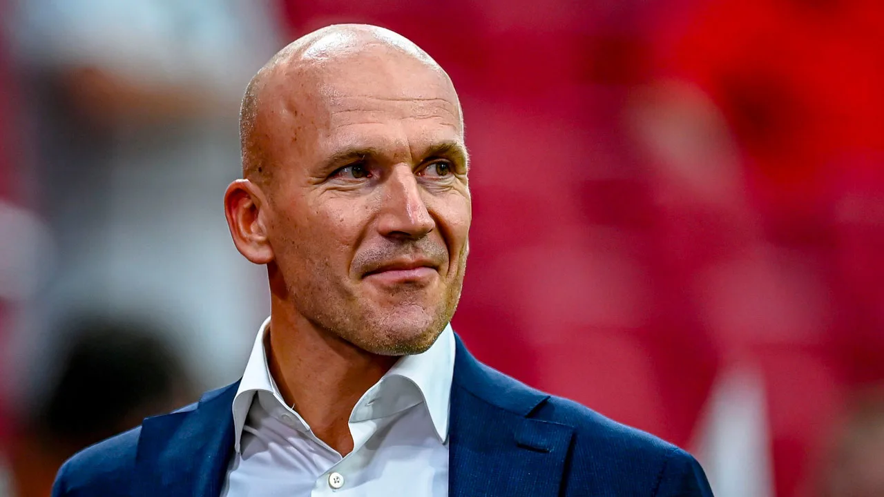 'Ook een achtste speler door Alex Kroes uitgesloten bij Ajax 1'