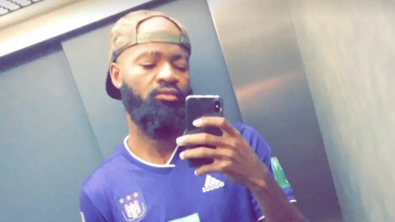 Antwerp-aanvaller wil transfer forceren en verschijnt in Anderlecht-shirt op club