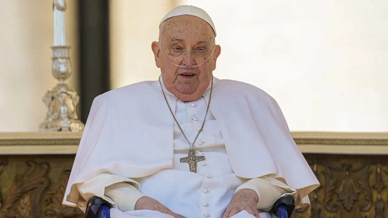 Paus na ziekenhuisopname weer in openbaarheid verschenen