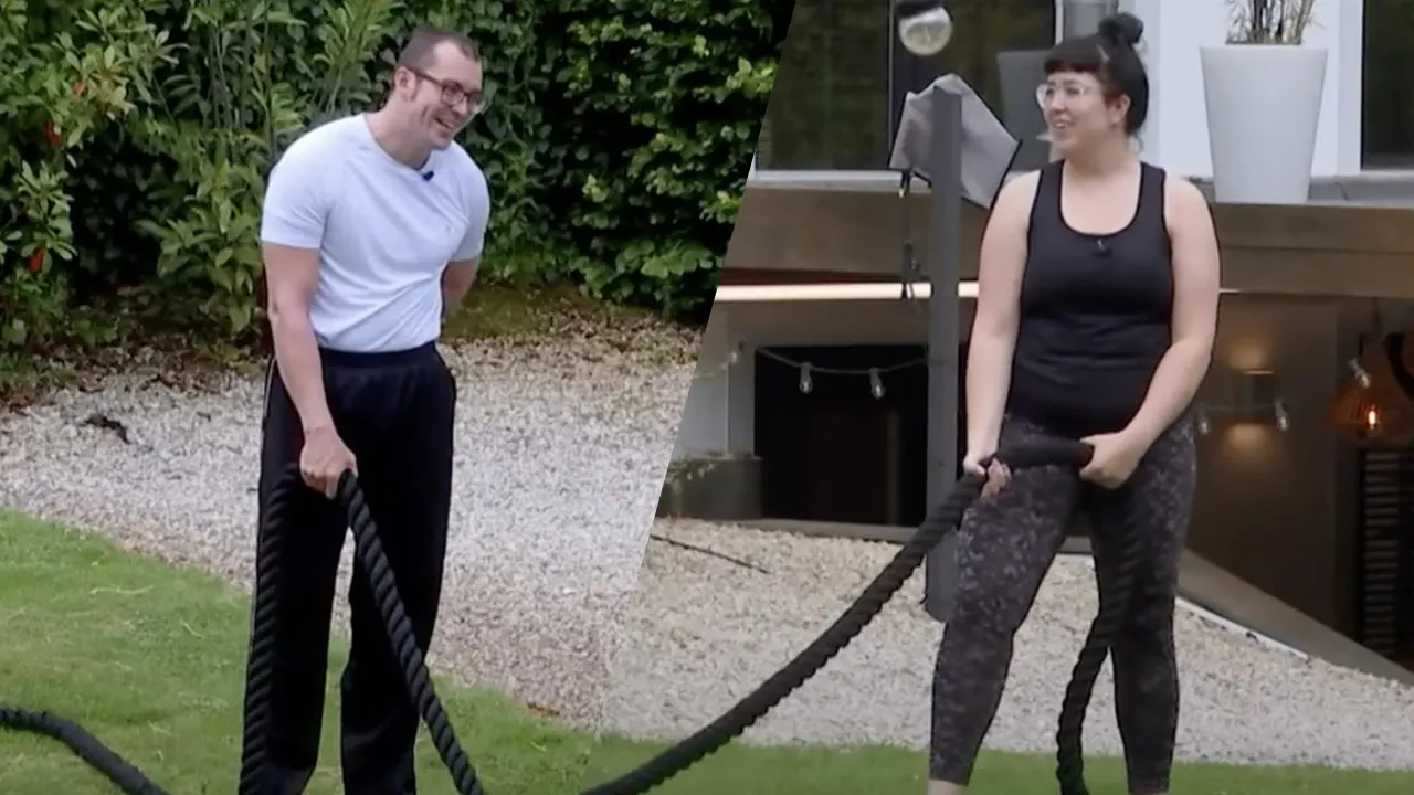 Lang Leve de Liefde-deelnemer biedt aan met maar één hand te touwtrekken; legt het af met twee handen