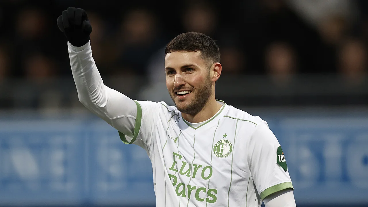 Giménez helpt Feyenoord met hattrick aan moeizame zege op Excelsior