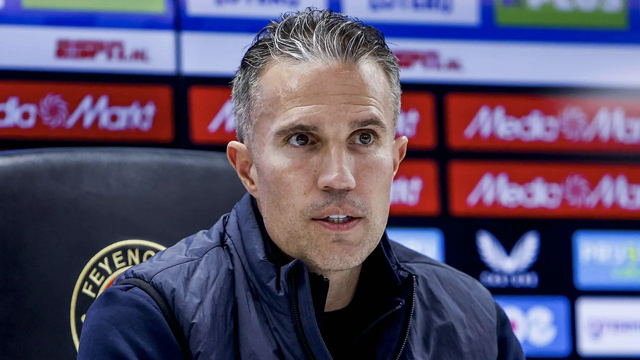 Blijft Robin van Persie trainer van Feyenoord als ze plek twee behouden? 'Ik denk het niet'