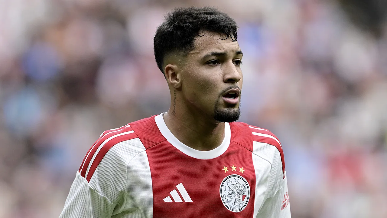 Verbazing om Ajax-aankoop Leonardo: 'Daar moet minstens drie kilo vanaf!'
