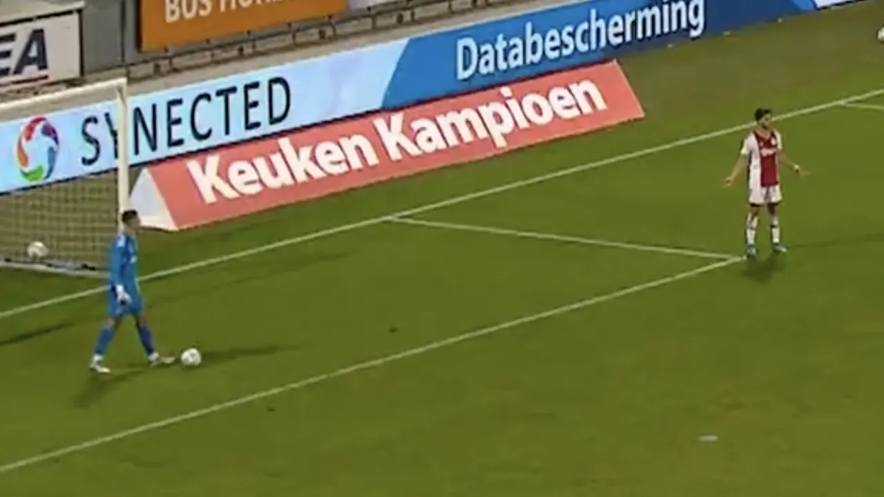 Kortsluiting bij Kik Pierie: verdediger gaat op kolderieke wijze in de fout tegen Roda JC