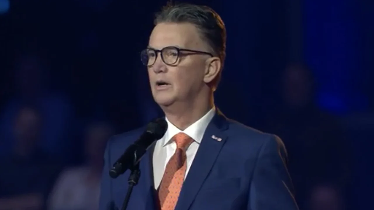 Louis van Gaal onverstaanbaar tijdens speech voor Ireen Wüst en Sven Kramer