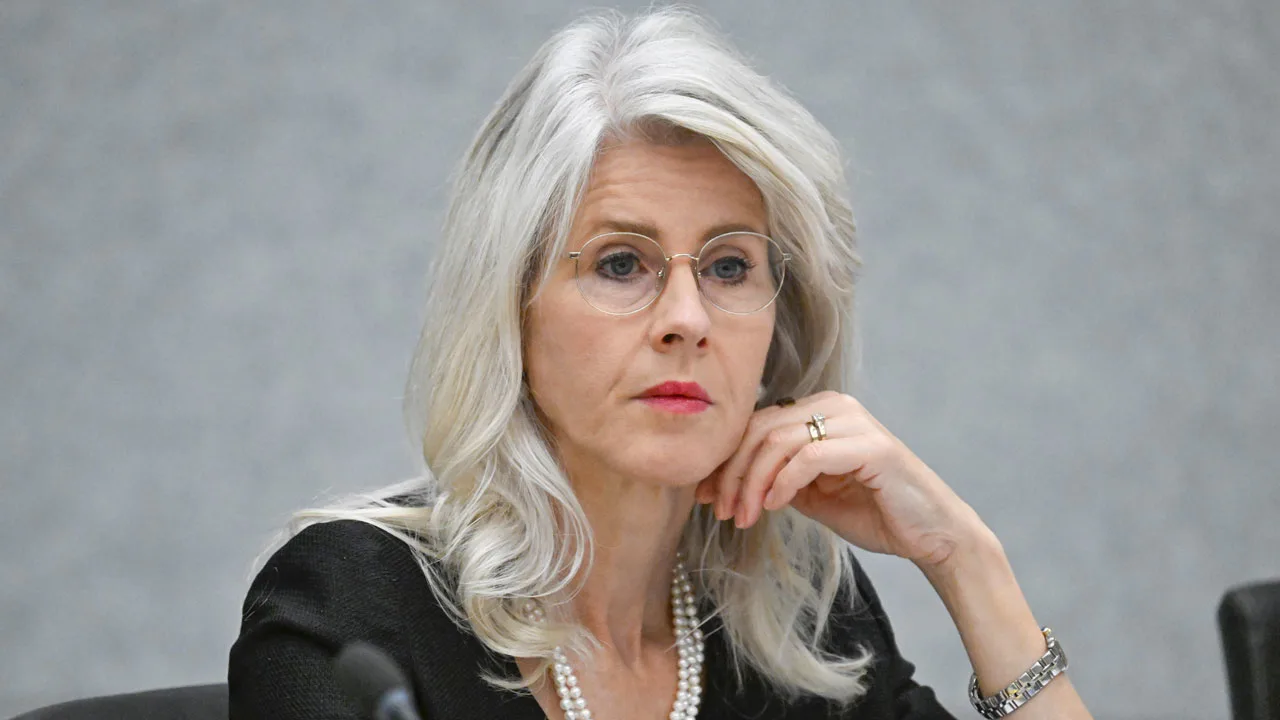 Keijzer boos op het COA om hoog aantal asielzoekers in Ter Apel: 'Ik vind dit heel beroerd'