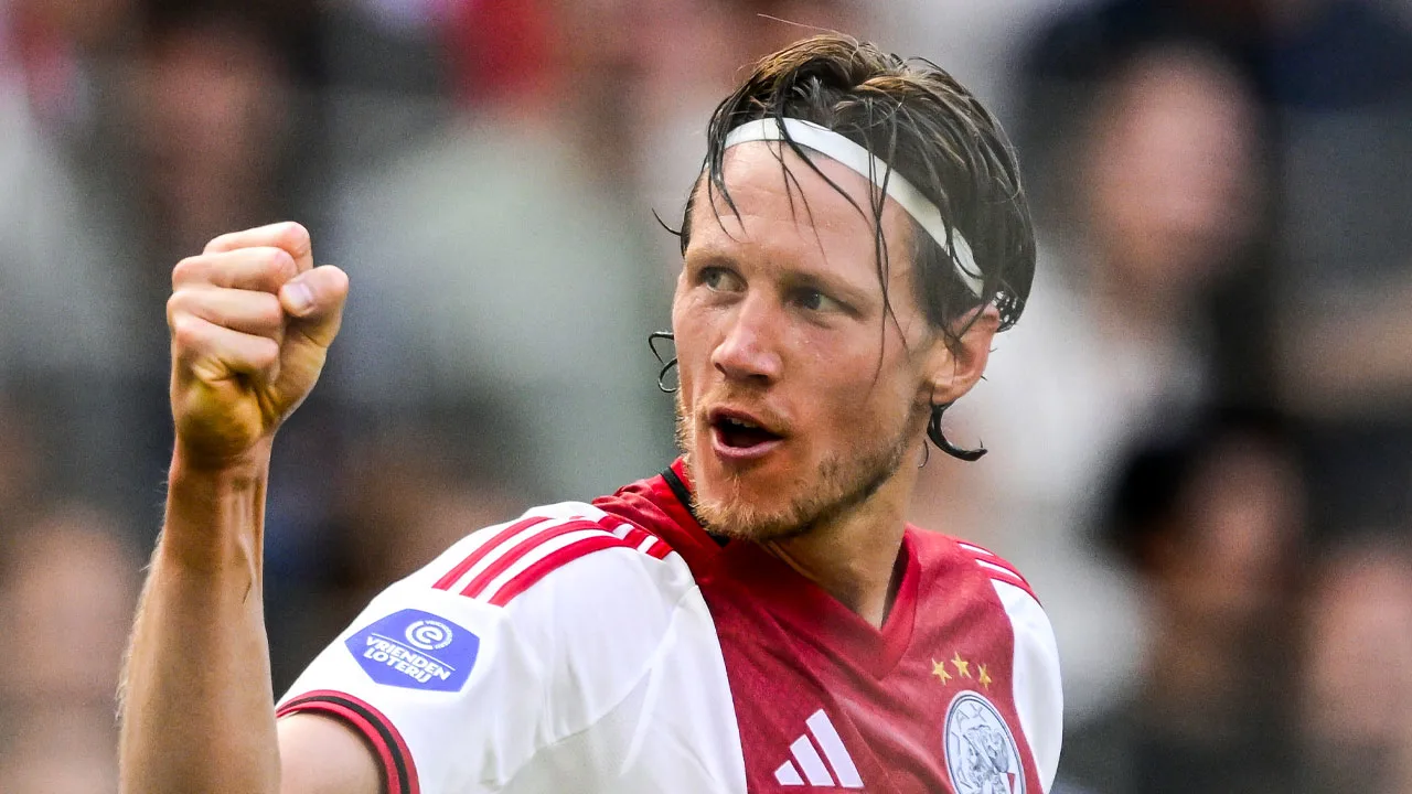 Weghorst cruciaal voor Ajax en zorgt voor overwinning op Telstar