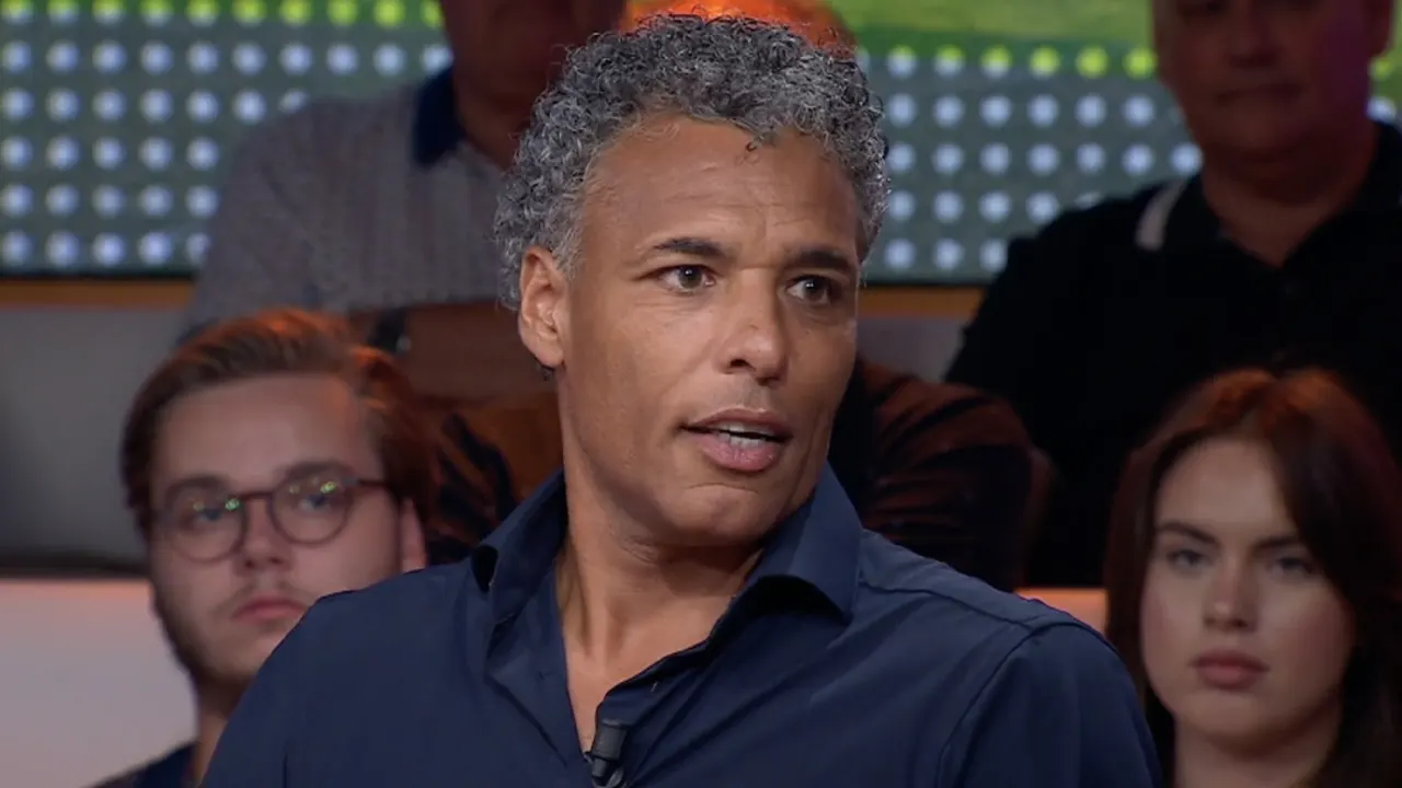 Pierre van Hooijdonk hekelt reactie Noa Lang na wissel: 'Lijkt wel een onhandelbaar kind!'