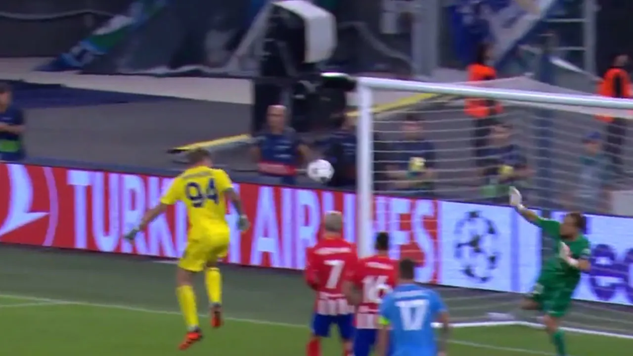 Bizar! Lazio-keeper kopt in laatste seconde gelijkmaker binnen tegen Atlético