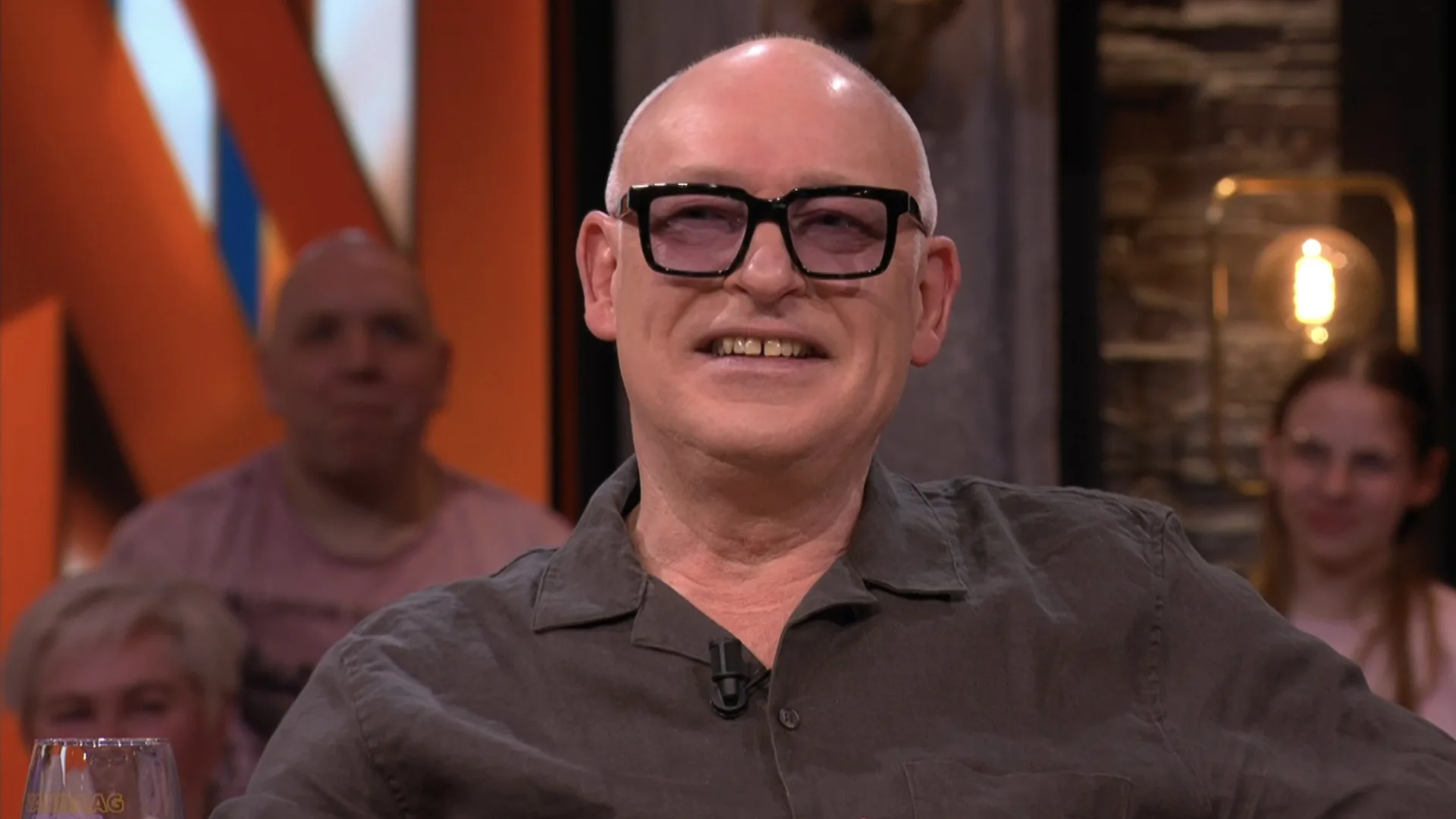 René spot nieuwe Vandaag Inside-gast: 'Zet hem een keer aan de bar dan!'