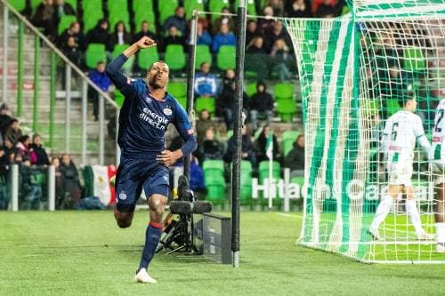 PSV slaat opnieuw toe in slotfase