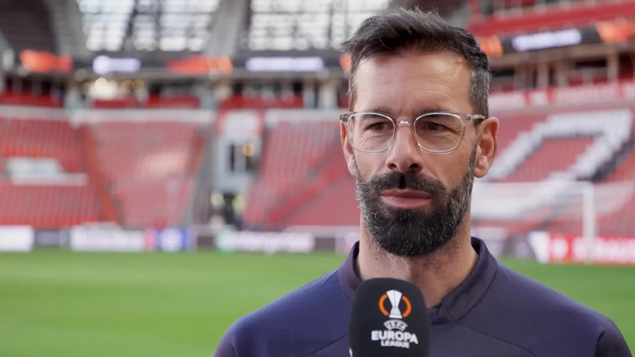 Van Nistelrooij: 'Dan heeft het niet zoveel zin om uit je dak te gaan'