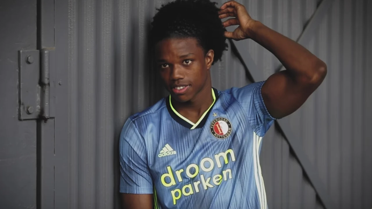 Feyenoord presenteert het nieuwe uitshirt