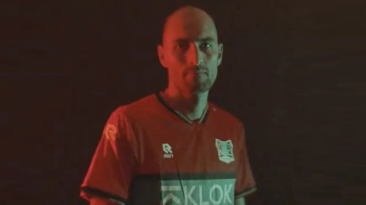 Officieel: NEC versterkt zich met Bas Dost