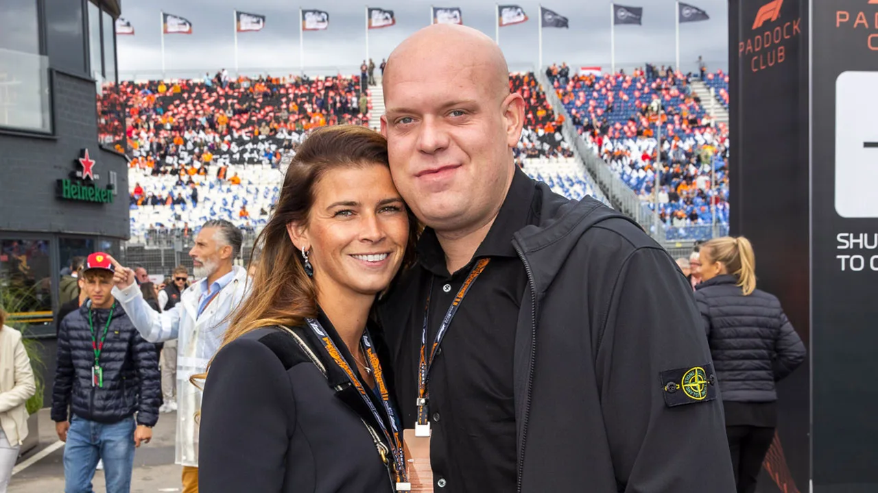 Ex-vrouw Michael van Gerwen blijkt zwanger van nieuwe vriend: 'Zeker niet de bedoeling' 
