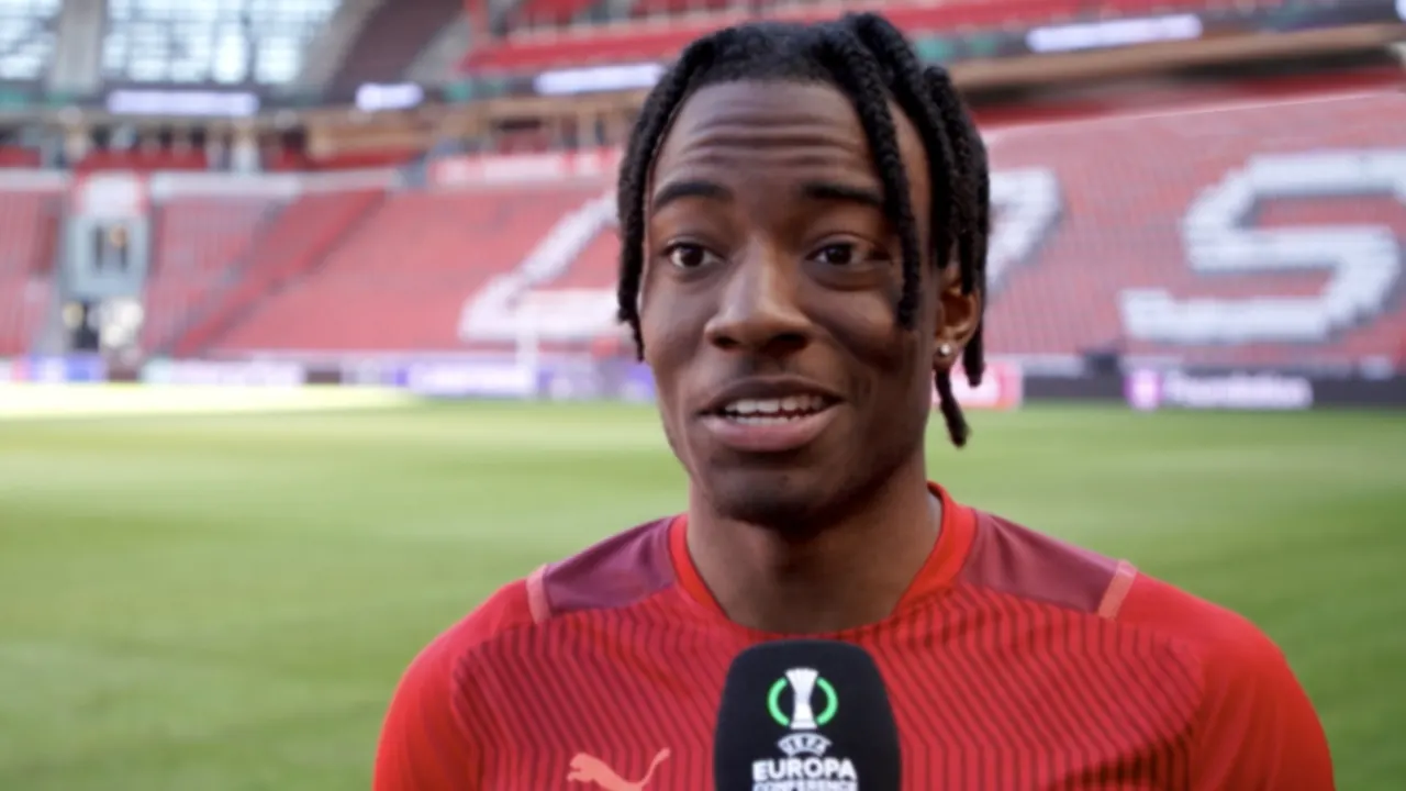 Madueke blikt vooruit op Kopenhagen: 'Met Gods wil speel ik morgen 90 minuten'